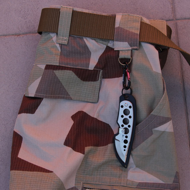 D-ring holder at waist on a pair of Camp Shorts M90K Desert.