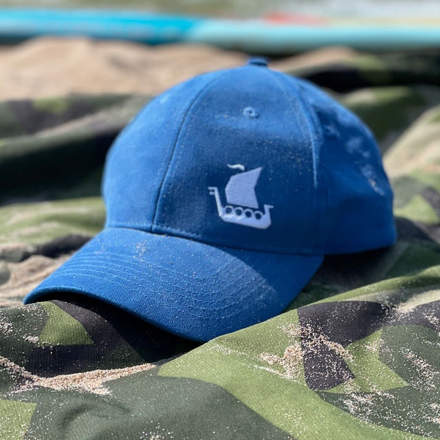 A Baseball Cap Blue on a M90 Fieldtarp on the beach