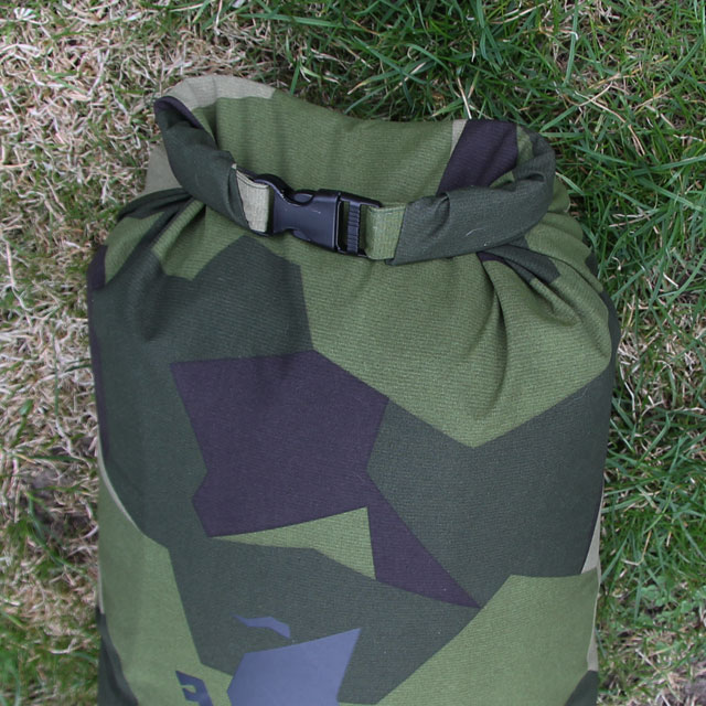 Closer look on the closure of a Medium Dry Sack M90