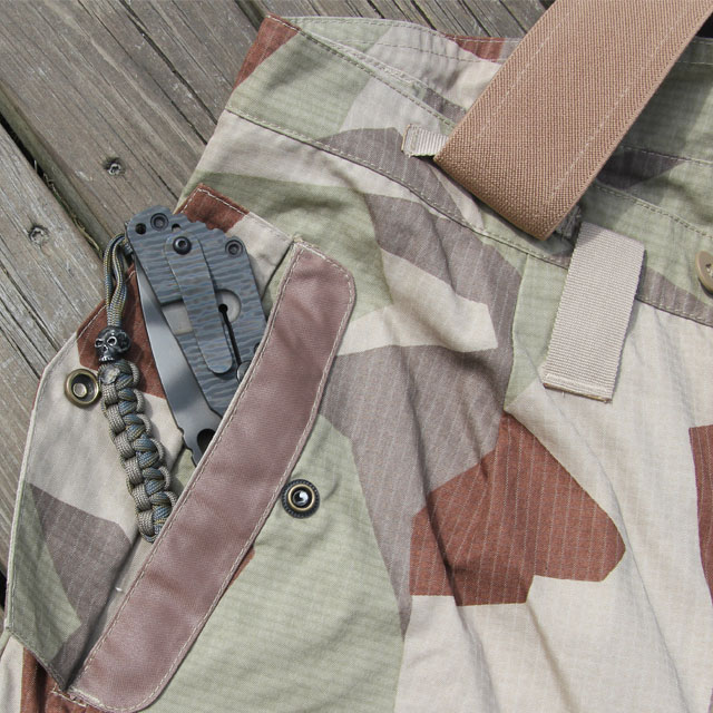 Open waist pocket on a pair of Field Trousers M90K Desert.