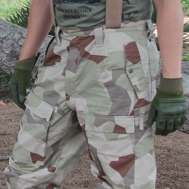 Waist area photo of a pair of Field Trousers M90K Desert.