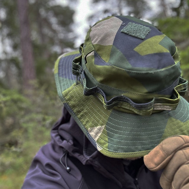 Floppy Hat M90 NCWR from TAC-UP GEAR seen on model and showing the top and DZ Glove seen