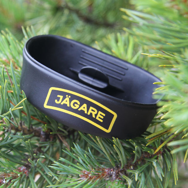 Folding Cup JÄGARE Black/Yellow/Black folded and with pinetree background.