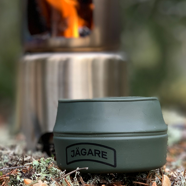 Folding Cup JÄGARE OD Black/Green/Black on the ground in Swedish forest