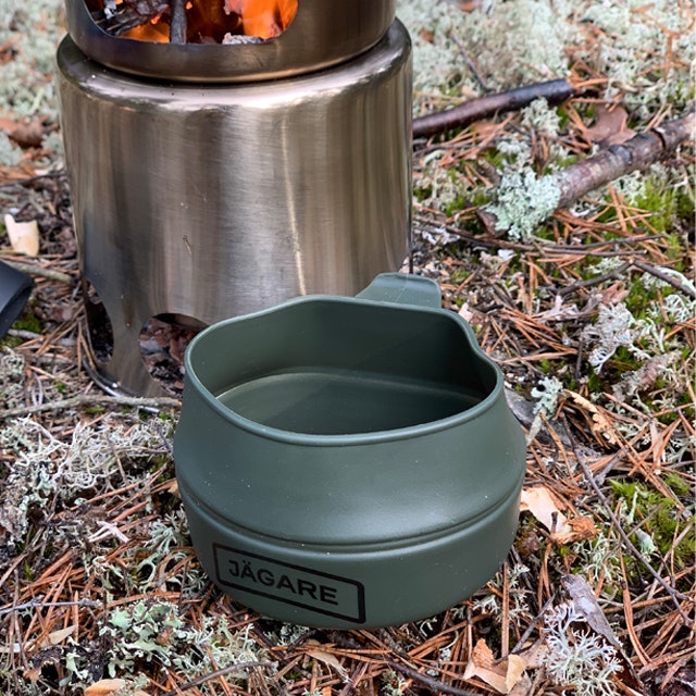 Folding Cup JÄGARE OD Black/Green/Black on the ground in Swedish forest seen slightly from above