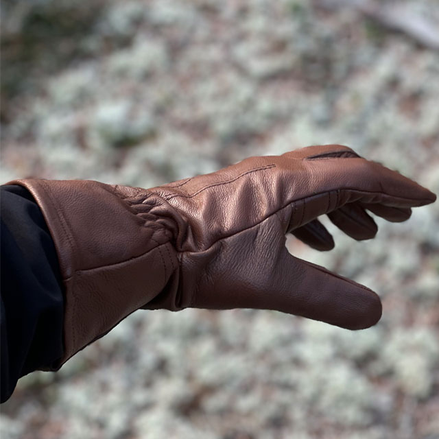A Bushcraft Leather Glove Brown from TAC-UP GEAR seen from the side