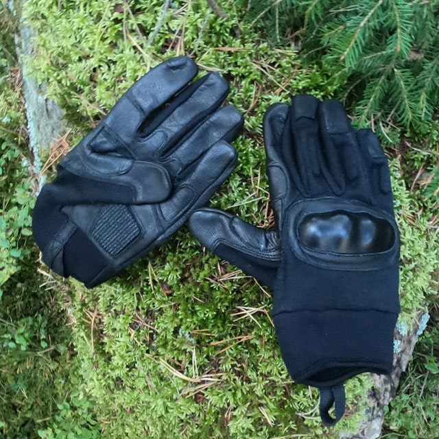 OPPO Glove Black in Swedsih forest