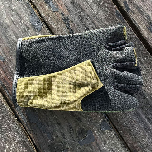 Gripping palm area on a Short Finger Tactical Glove Green.