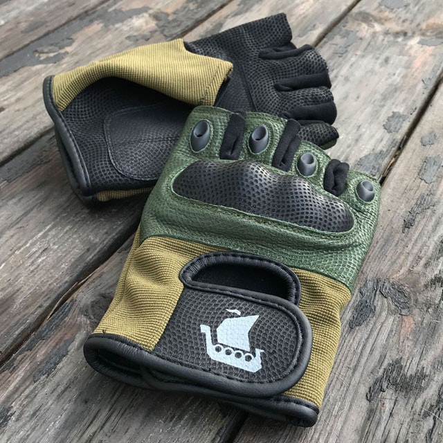 Vikingboat print on a pair of Short Finger Tactical Glove Green