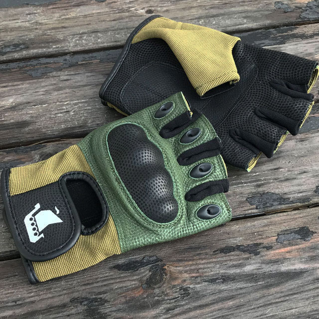Short Finger Tactical Glove Green on woodenboards.