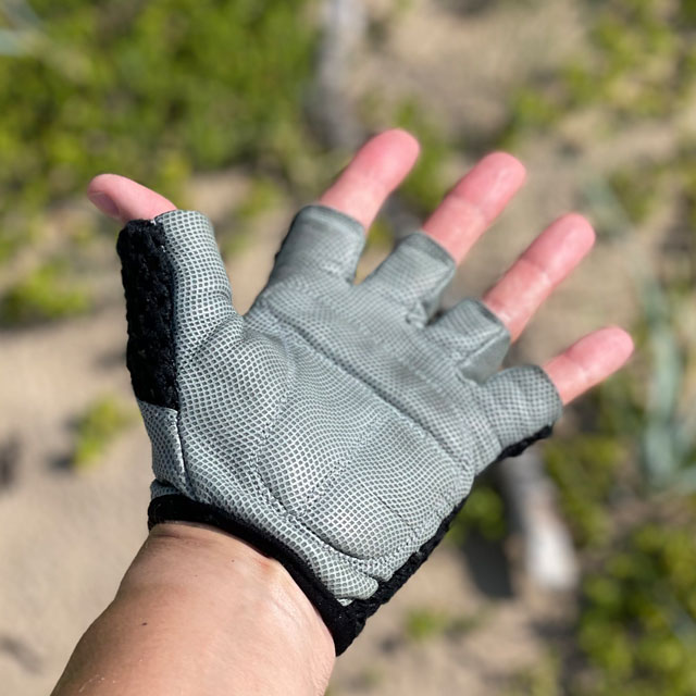 The palm of a Training Glove Net Black