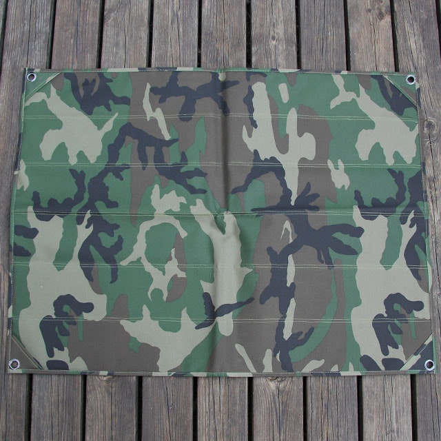 Showing the camouflage backside of a Kardborre Wall Mat Display Green/Camo.