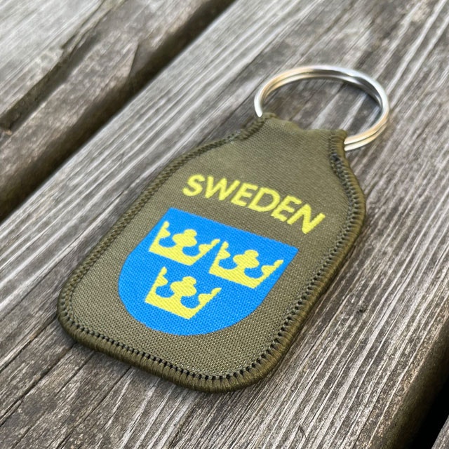 A Keyring SWEDEN Green from TAC-UP GEAR seen from an angle