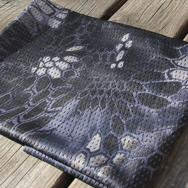 Sunny picture showing the camouflage on a Mesh Scarf Dragon Blue.