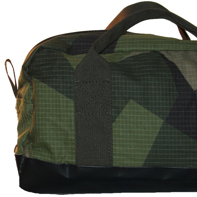 Ripstop fabric clearly shown in this closer up picture of a Necessär M90.