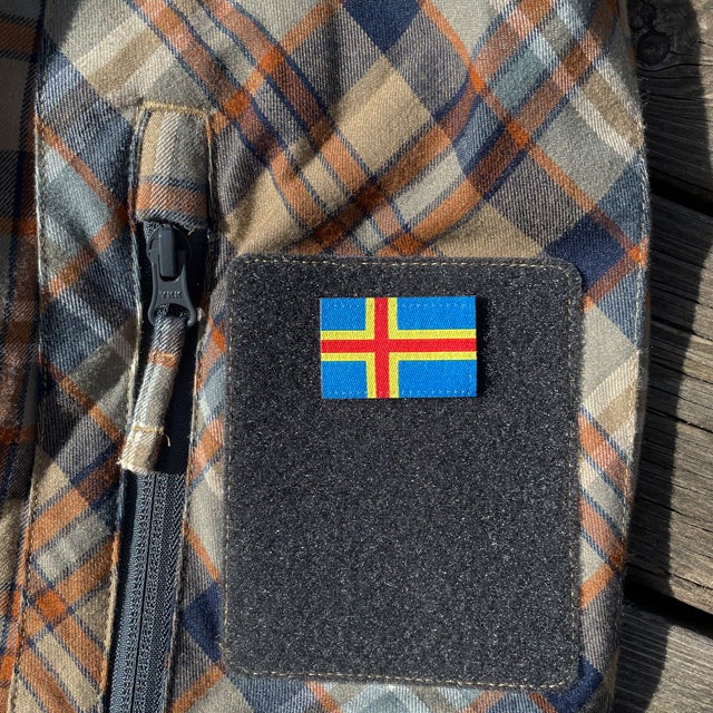 Åland Flag Hook Patch Small from TAC-UP GEAR mounted on the sleve on a shirt