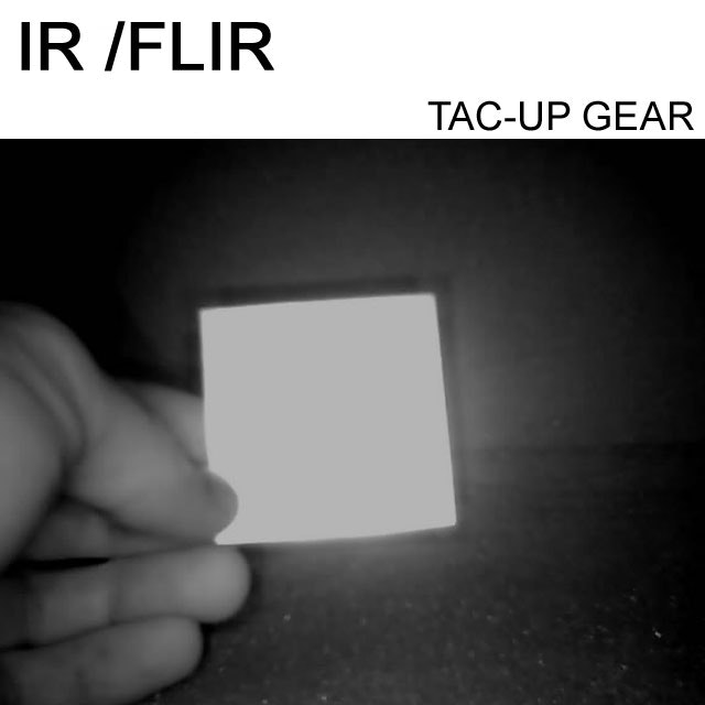 Här visas reflektionen av ett IR and FLIR IFF ID Märke Öken genom en IR-Kamera.