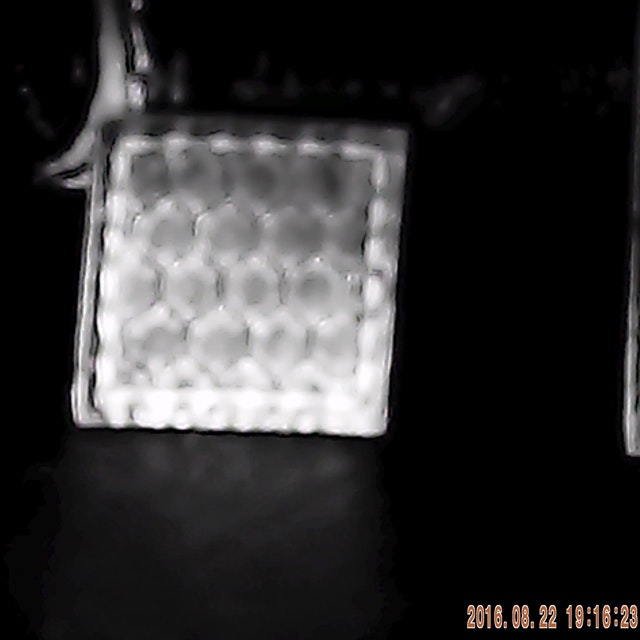 Glint showing on a IR Tactical Glint Square - 2 cm.