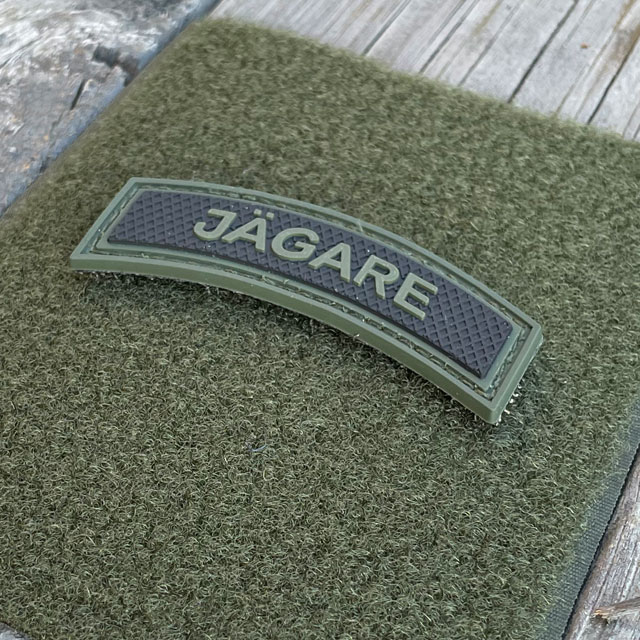 JÄGARE Hook PVC Patch Green/Black M15 seen from an angle