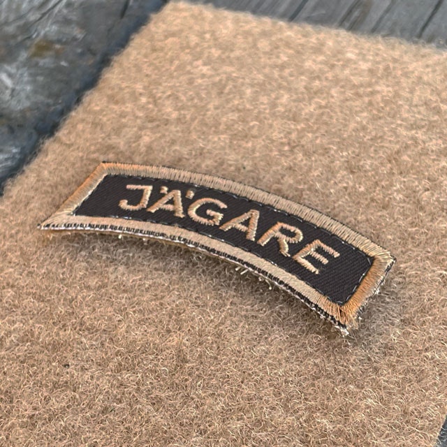 JÄGARE K3 Type Hook Patch Sand/Brown/Sand seen from an angle