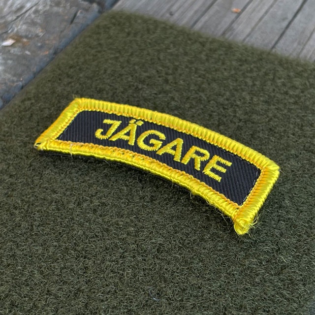 JÄGARE Hook Patch Yellow/Black/Yellow seen from an angle