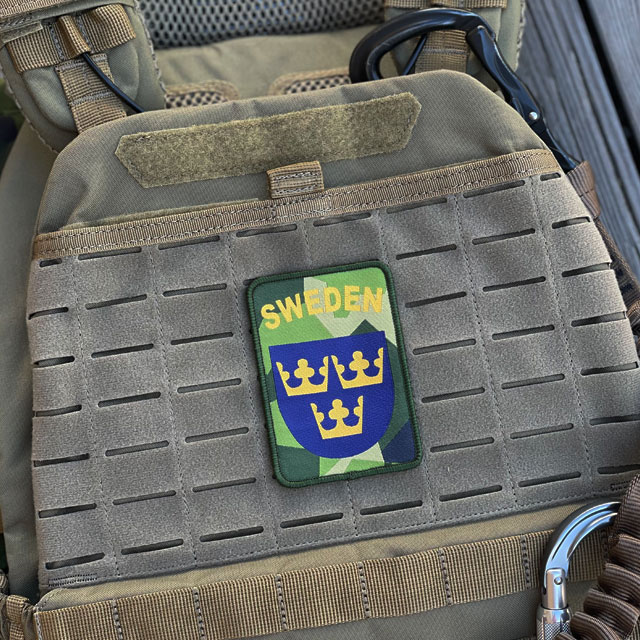 A Sweden Hook Patch M90 from TAC-UP GEAR seen from an angle mounted on 5.11 plate carrier