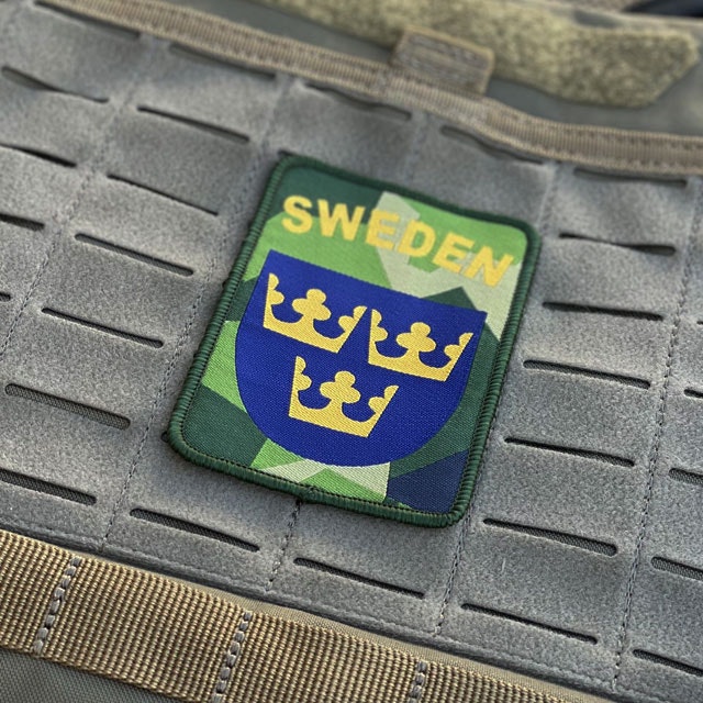 A Sweden Hook Patch M90 from TAC-UP GEAR seen mounted on 5.11 plate carrier