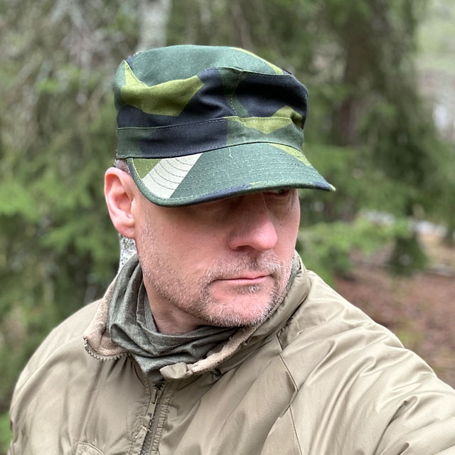 Patrol Cap M90 from TAC-UP GEAR on a model in the Swedish forest seen at a slight angle