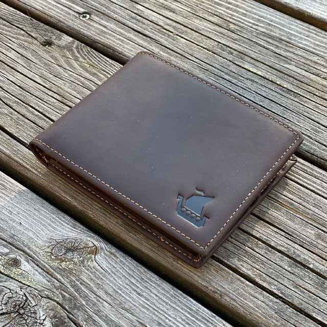 Plånbok Mörkbrun Läder  från TAC-UP GEAR sedd från sidan