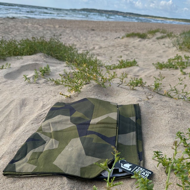 A Sarong M90 Camouflage from TAC-UP GEAR at the beach
