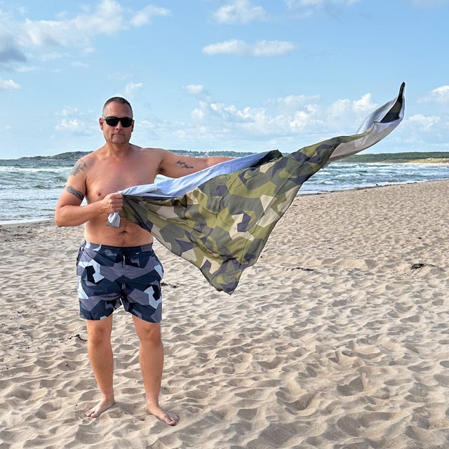Sarong M90 Camouflage from TAC-UP GEAR in the wind at the beach