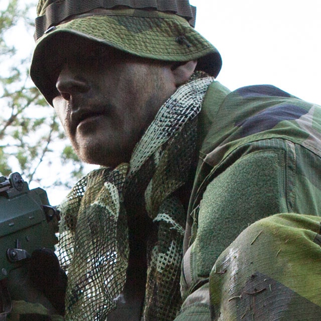 Using a Scrim Scarf M90 as compliment to M90 camouflage clothing.
