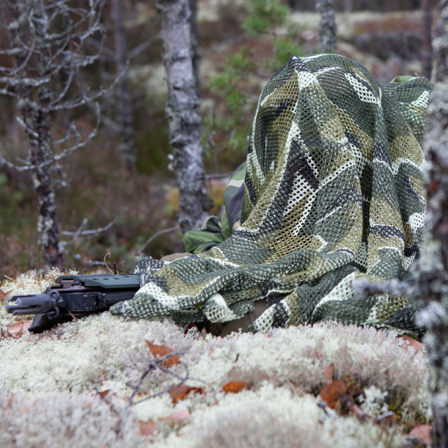 Outdoor and in Swedish autumn nature a Scrim Scarf M90 draped over model.