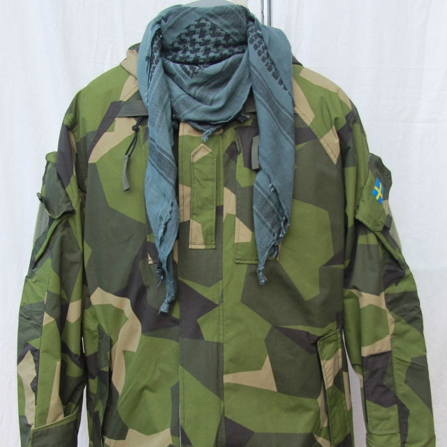 Shemagh BlueGrey/Black NAVY worn together with a NCWR Jacket in M90 camouflage.