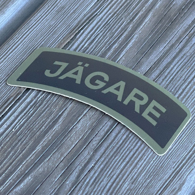 A Sticker JÄGARE Green/Black/Green seen from an angle