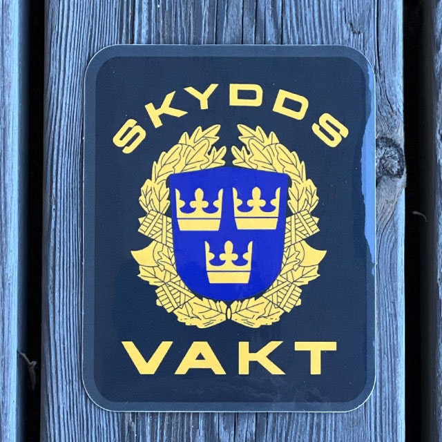 Sticker Skyddsvakt seen from the front