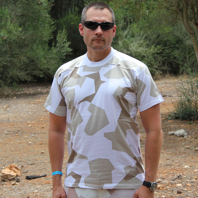 Showing front of a T-Shirt M90 Arctic Winter in a hot summer environmet.