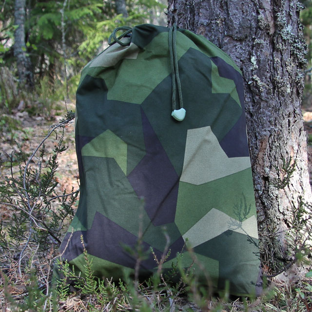 Each Tarp M90 Light comes with a stow-away bag with a glow in the dark cord end