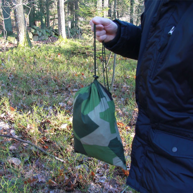 The Tarp Poncho M90 comes with its own bag in M90 Camouflage.