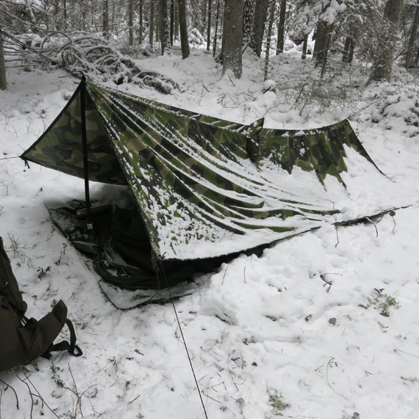 After a night out in winter forest the Tarp Poncho M90 still shields the sleepingarea.