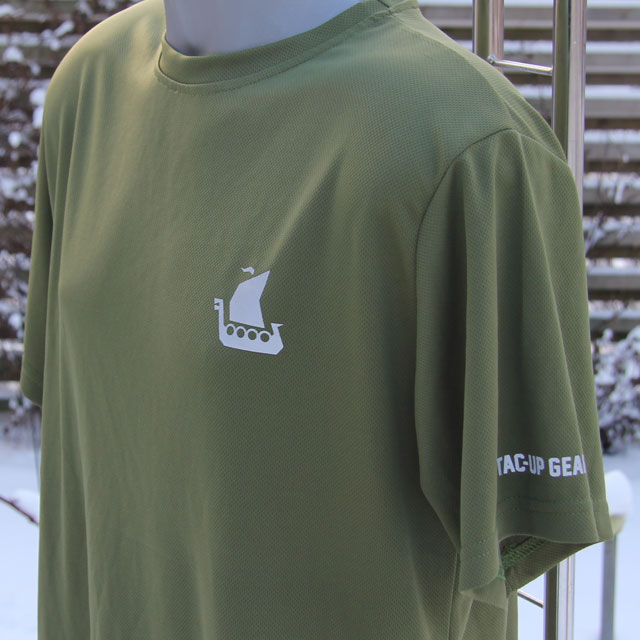 Breast logo showing on a Training T-Shirt Green in winter Swedish scenery background.