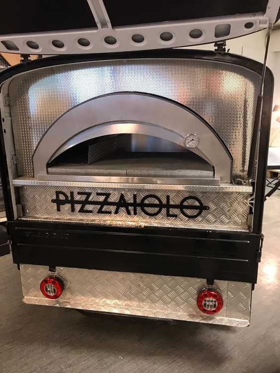 Pizzaiolo pizzaugn Storsäljaren  vedeldad 4 pizzor, inkl frakt.