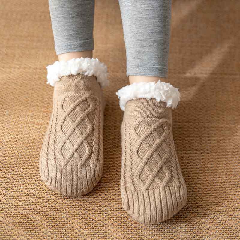 Lämpimät, liukastumista estävät neuletossut - BEIGE