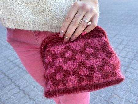 Frøken Vrangs blomstrete clutch