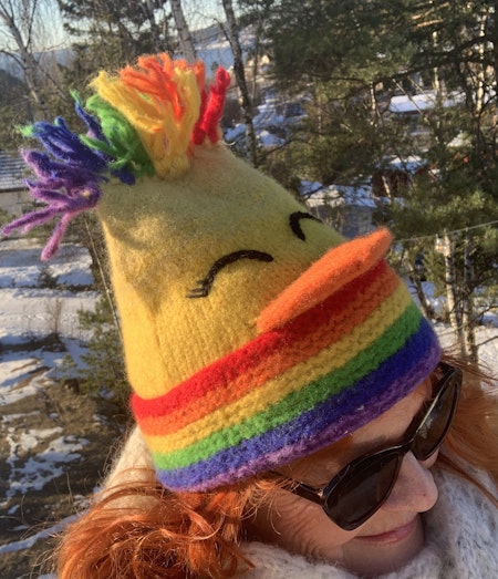 Frøken Vrangs tova Pride-påskelue