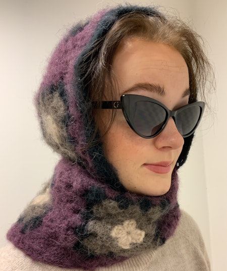 Frøken Vrangs hekla hoodie med skjerf
