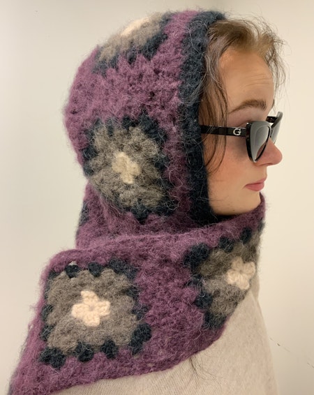 Frøken Vrangs hekla hoodie med skjerf