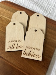 Julklappsetiketter 4 st - Behöver, vill ha, läsa, bära