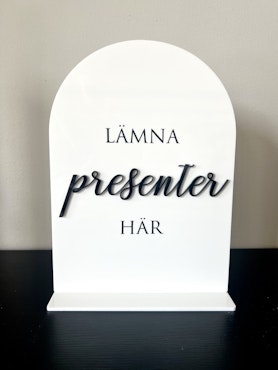 Skylt - Lämna presenter här