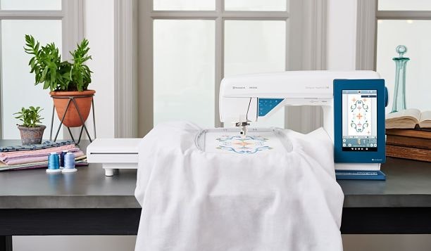 Husqvarna DESIGNER SAPPHIRE™ 85